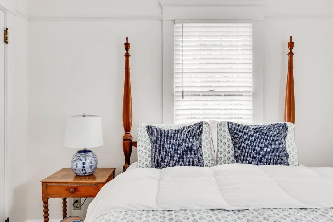 Photo of Bedroom in Jefferson Park Avenue
