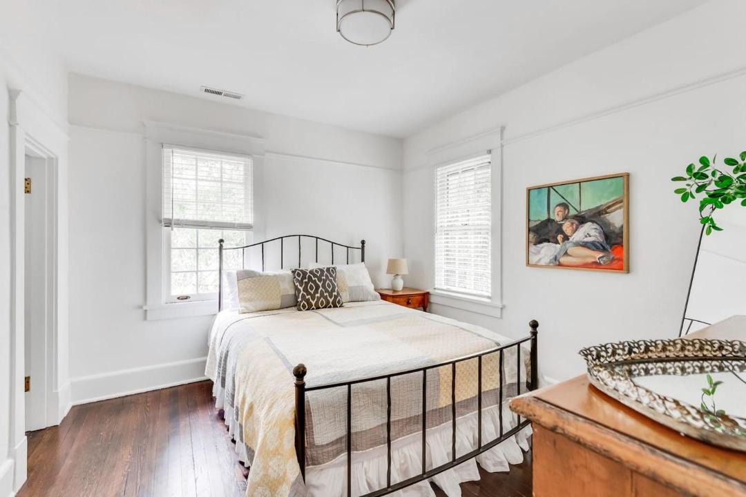 Photo of Bedroom in Jefferson Park Avenue