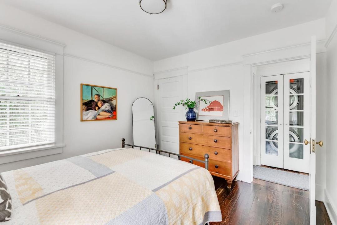 Photo of Bedroom in Jefferson Park Avenue