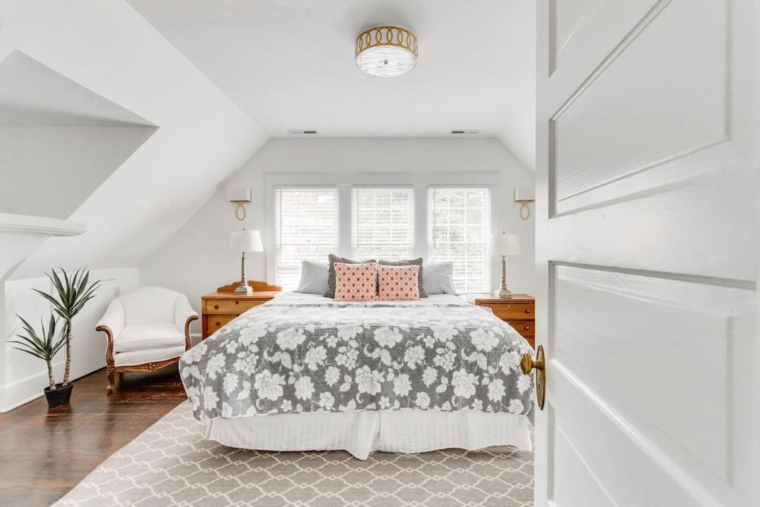 Photo of Bedroom in Jefferson Park Avenue
