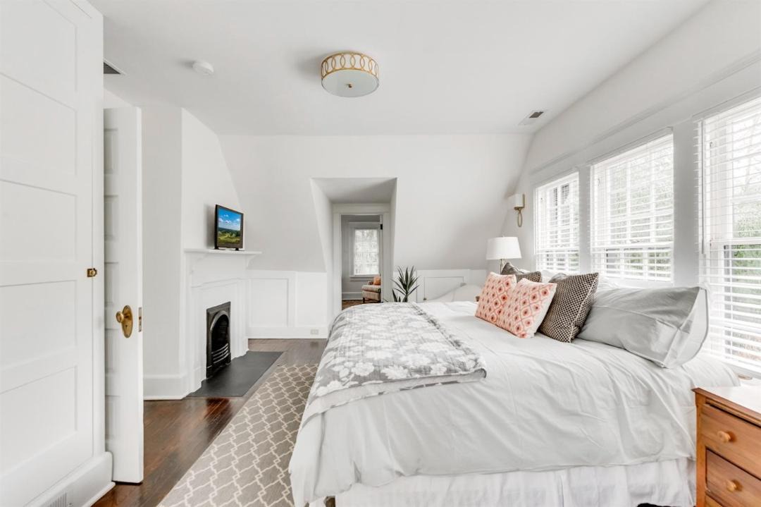 Photo of Bedroom in Jefferson Park Avenue