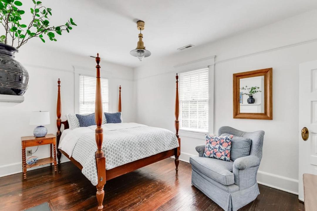 Photo of Bedroom in Jefferson Park Avenue
