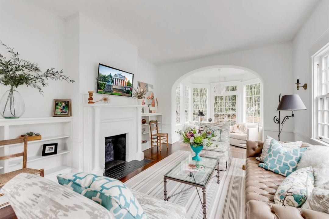 Photo of Livingroom in Jefferson Park Avenue