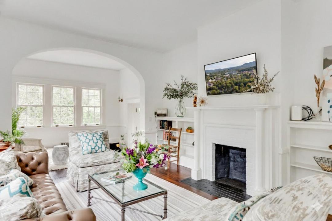 Photo of Livingroom in Jefferson Park Avenue