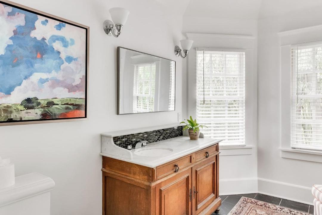 Photo of Bathroom in Jefferson Park Avenue