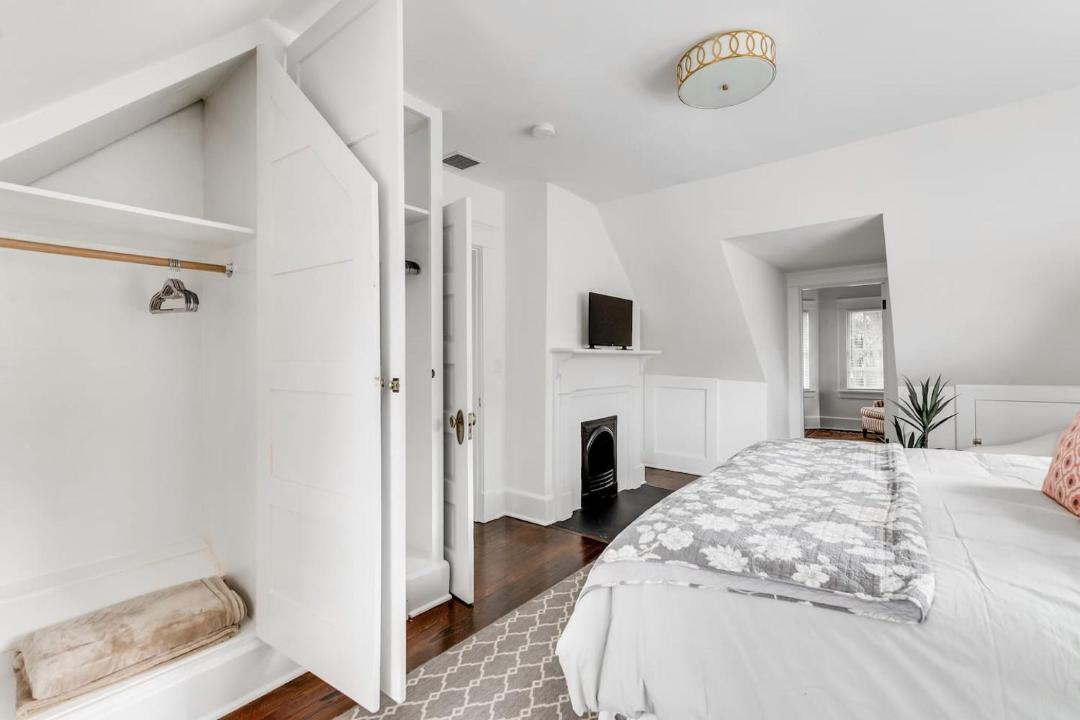 Photo of Bedroom in Jefferson Park Avenue