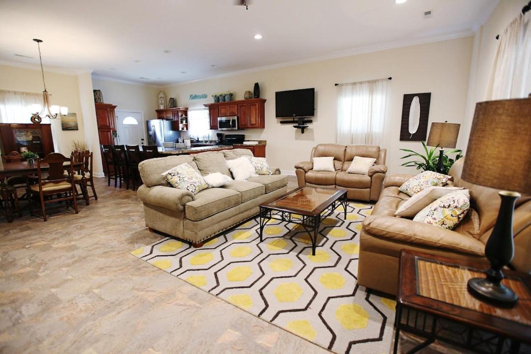 Photo of Livingroom in Ashley Oaks