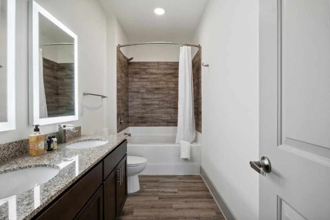 Photo of Bathroom in Farragut