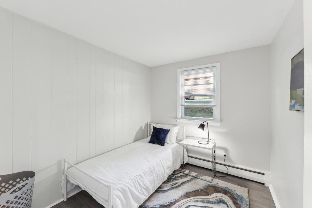 Photo of Bedroom in Newark