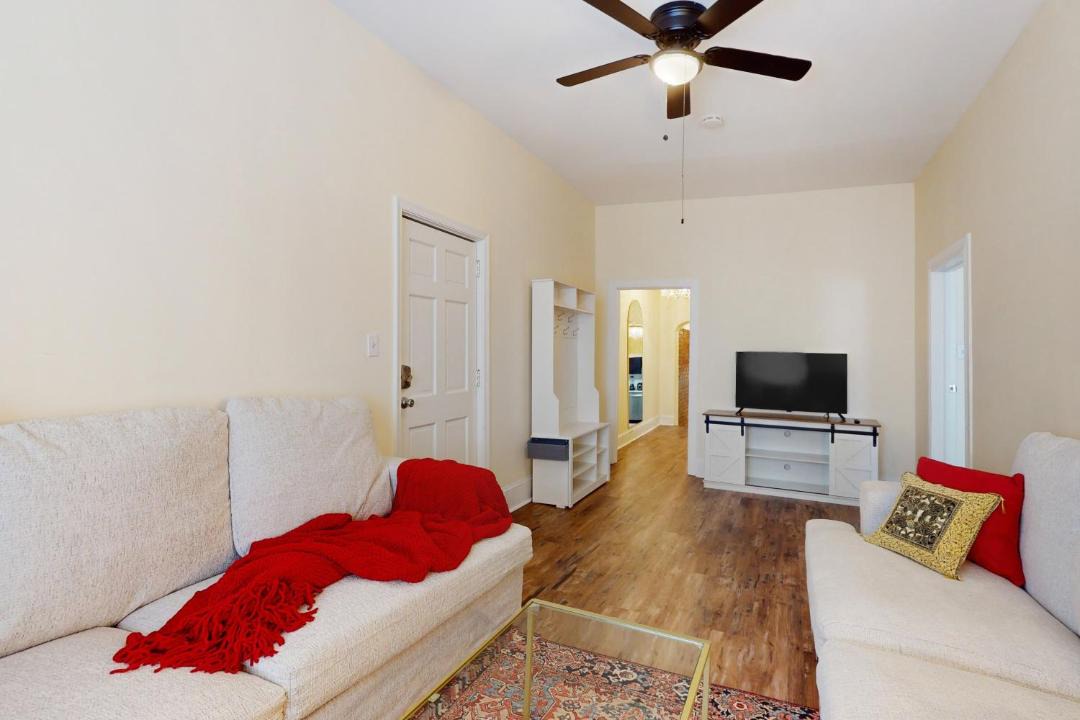 Photo of Livingroom in Downtown