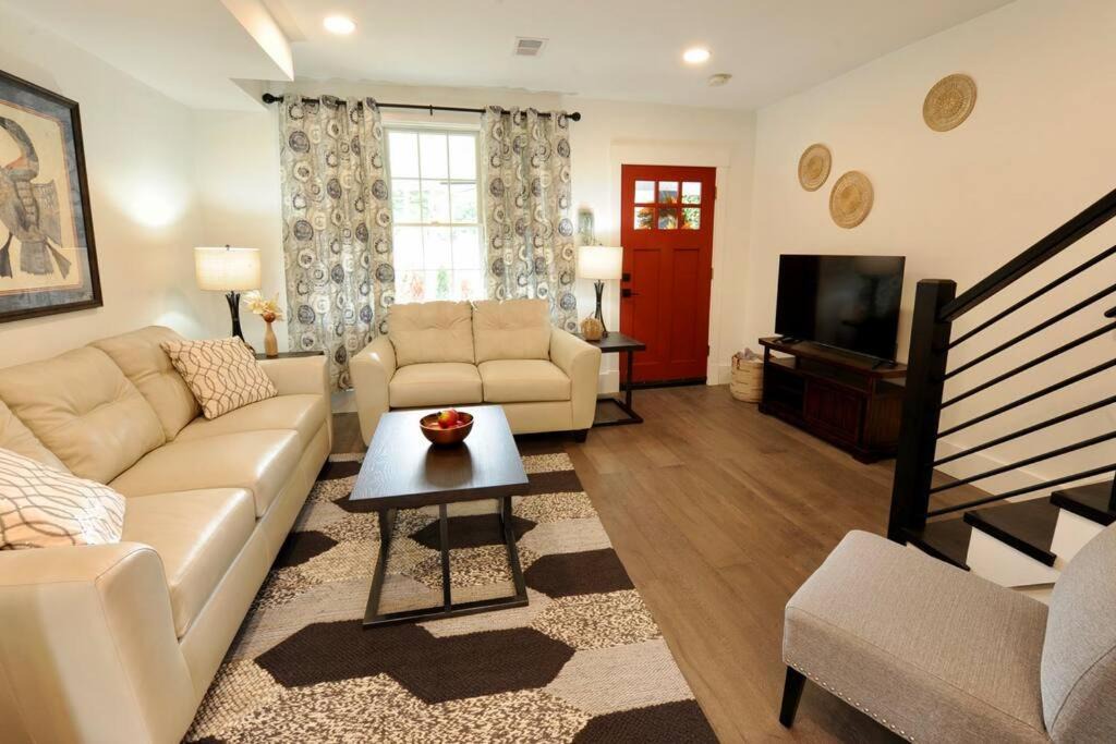 Photo of Livingroom in Fort Totten