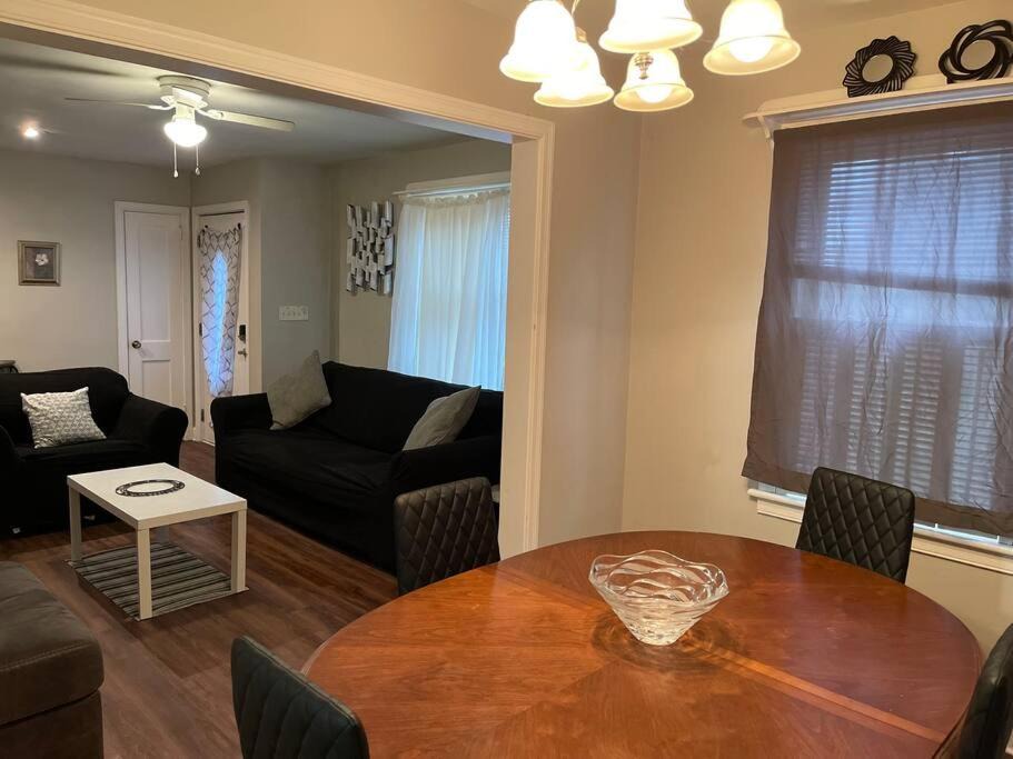 Photo of Livingroom in Elizabeth City
