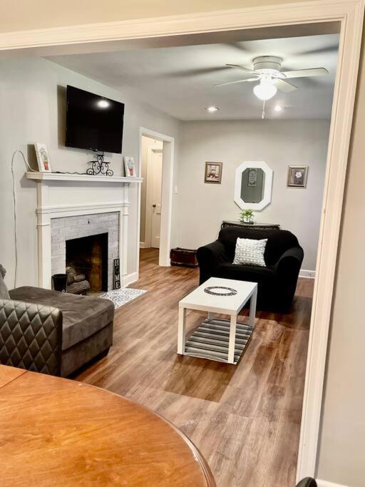 Photo of Livingroom in Elizabeth City