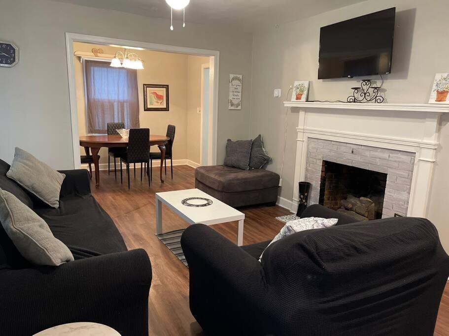 Photo of Livingroom in Elizabeth City