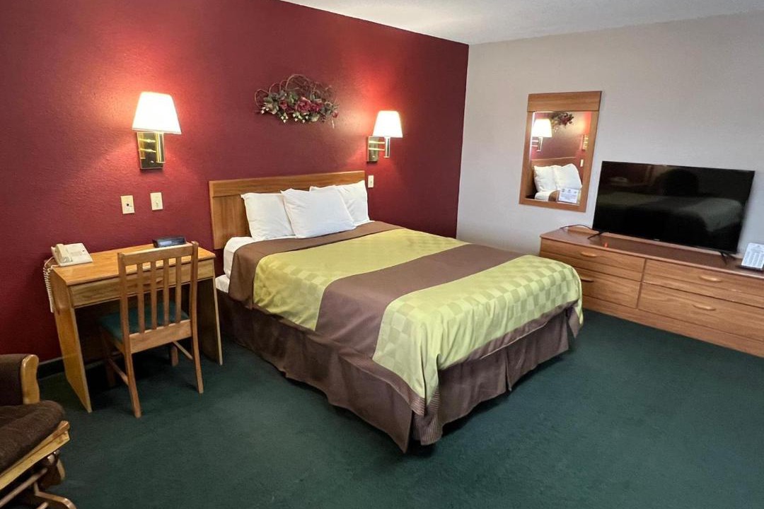Photo of Bedroom in Emmetsburg