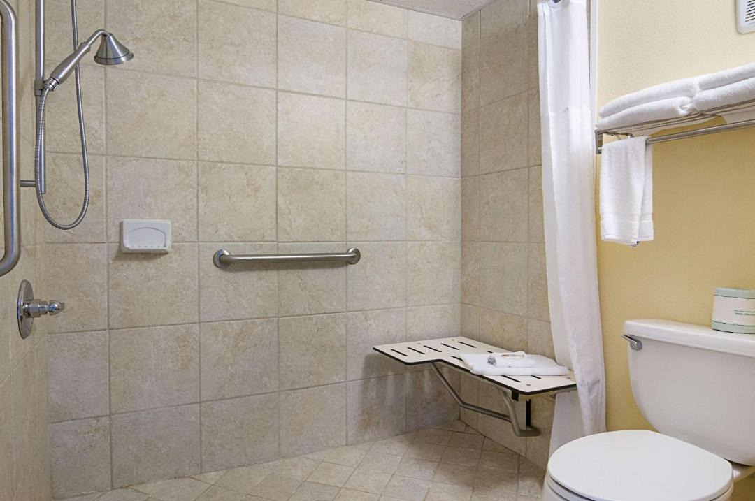 Photo of Bathroom in Calhoun