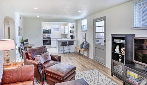 House (2 Bedrooms)