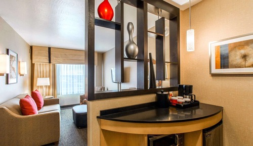 Suite, 1 King Bed with Sofa bed, Accessible, Non Smoking