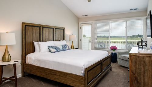 Waterfront Double Queen First Level - Dog Friendly
