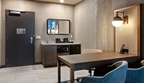 Suite, 1 King Bed, River View