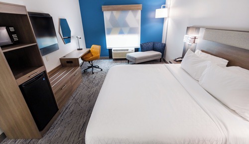 Standard Room, 1 King Bed, Accessible (Comm)