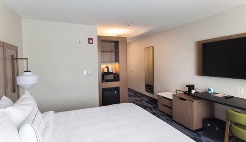 Room, 1 King Bed, Hearing Accessible (Roll-in Shower)