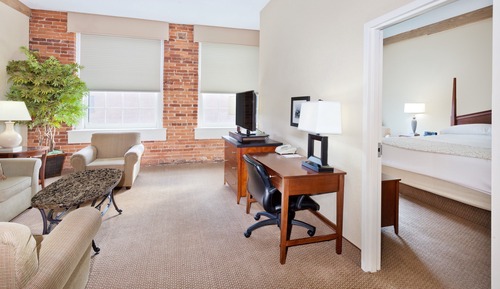 Suite, 1 King Bed, Non Smoking (Mobility Accessible)