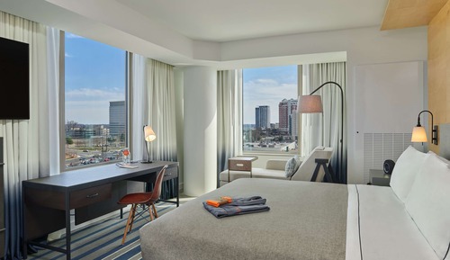 Premium Room, 1 King Bed, City View, Corner