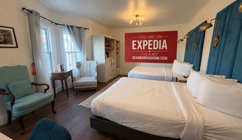 Dueling Queen Bed Room