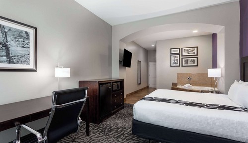 Deluxe Studio Suite, 1 King Bed