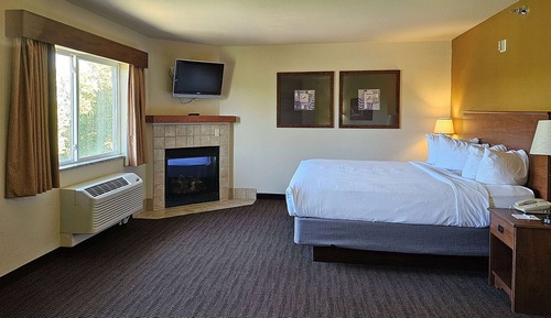 Room, 1 King Bed, Non Smoking, Jetted Tub (Fireplace, Sofabed)