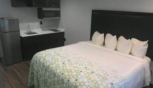 Studio, 1 King Bed, Kitchenette (Smoke Free)