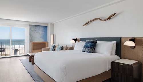 Room, 1 King Bed, Oceanfront (Mobility Accessible, Roll-In Shower)