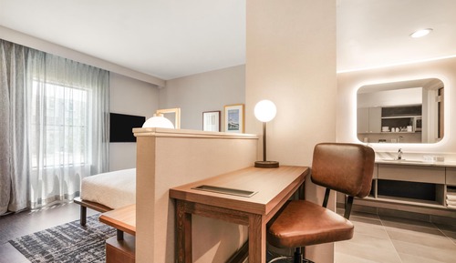 Suite, 1 King Bed, Accessible (Hearing)