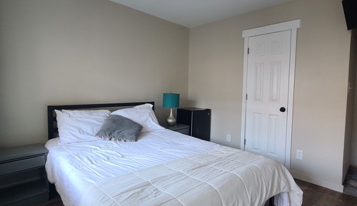 Classic Single Room, 1 Queen Bed, Private Bathroom, Courtyard View