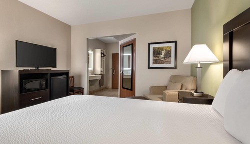 Standard Room, 1 Queen Bed, Accessible, Non Smoking