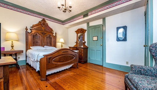 18 - Shenandoah Guest Room