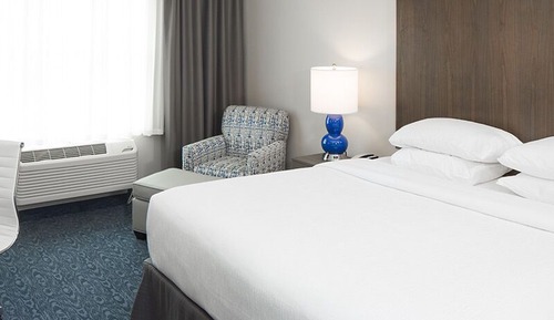 Room, 2 Queen Beds, Accessible, Pool View (Hearing)