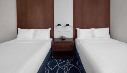 Room, 2 Queen Beds, Accessible, Bathtub