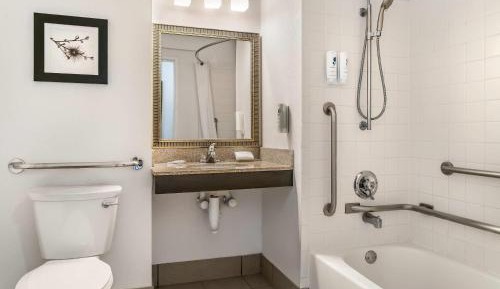 Queen Room - Accessible/Non-Smoking