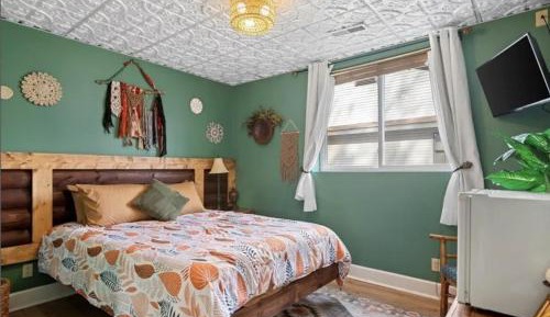 Deluxe Queen Suite