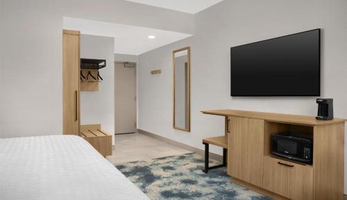 King Room with Microwave and Fridge