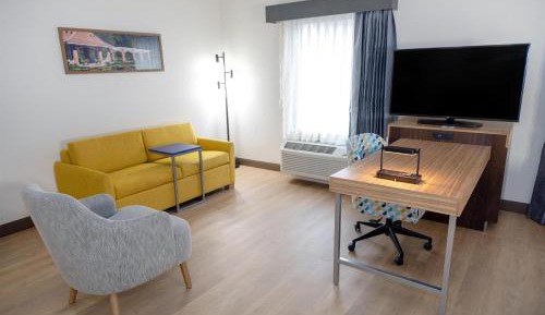 Queen Studio Suite with Two Queen Beds - Non-Smoking