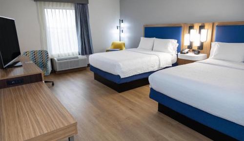 Room with Two Queen Beds - Non-Smoking
