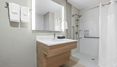 Queen Room with Two Queen Beds and Bathtub - Mobility Access/Hearing Accessible