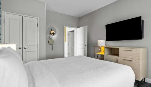 One-Bedroom King Suite with Sofa Bed and Limited View