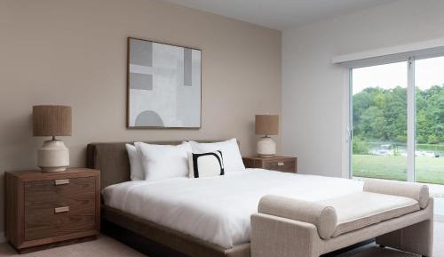 Studio with Lake View (Self Check-in with Virtual Front Desk)