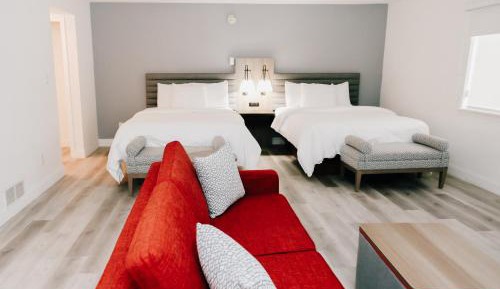 Deluxe Suite with Two Queen Beds - Non-Smoking