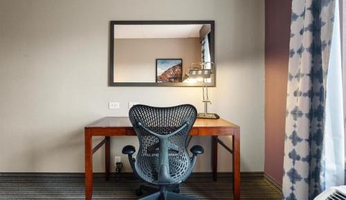 King Room with Roll-In Shower - Mobility/Hearing Accessible