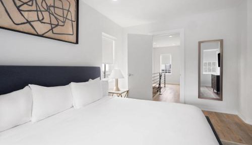 2 King Beds, 2-Bedroom Deluxe Bi-Level Townhouse, Non-Smoking